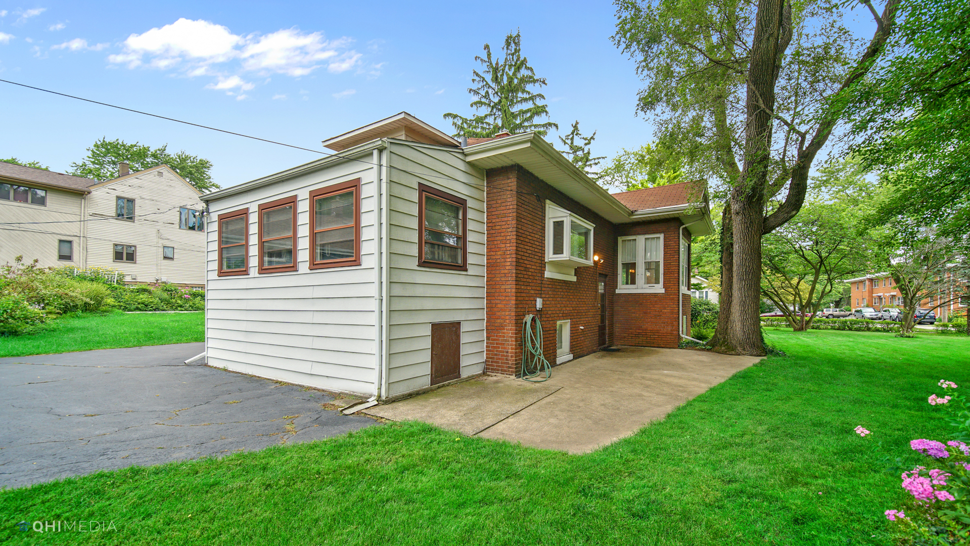 2043 Maple Road Homewood, IL 60430 - Photo 4 of 22