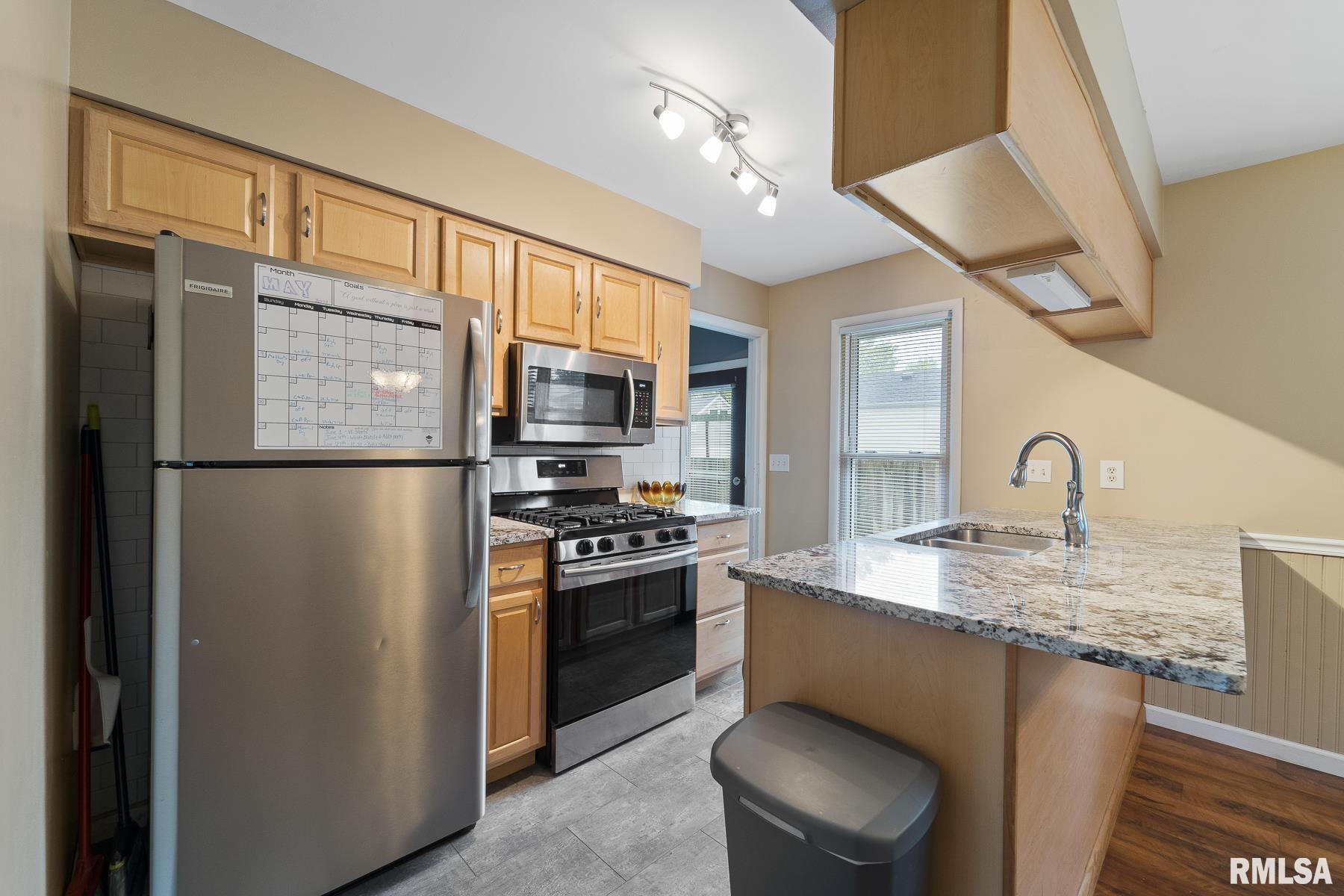 1370 Valley Drive Springfield, IL 62702 - Photo 14 of 33