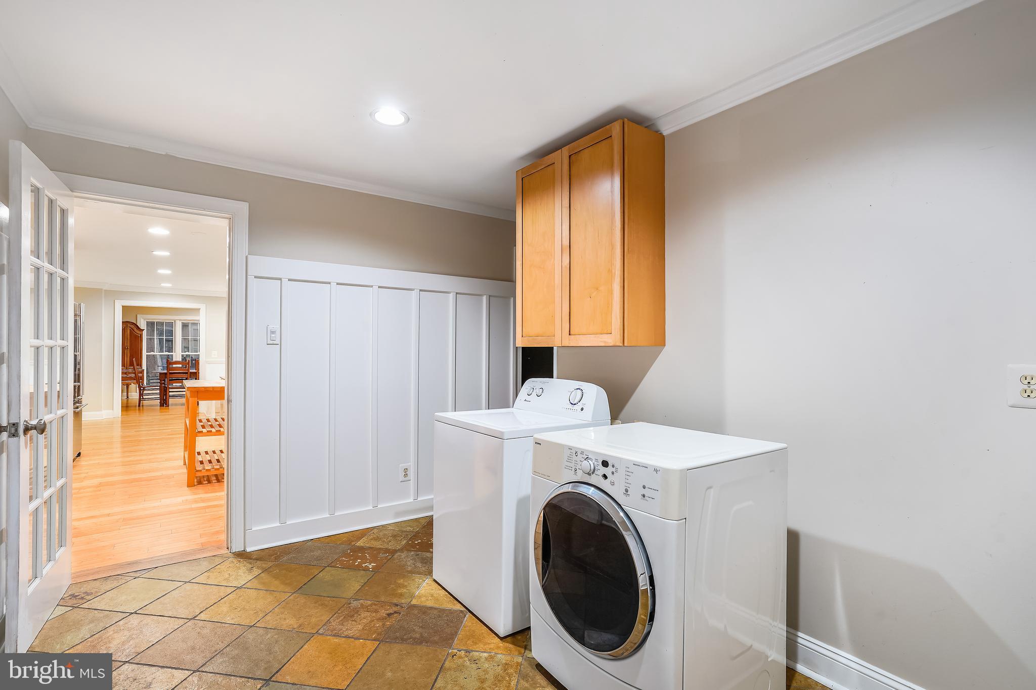 3206 Fox Mill Road Oakton, VA 22124 - Photo 12 of 56 CONVENIENT LAUNDRY/MUDROOM