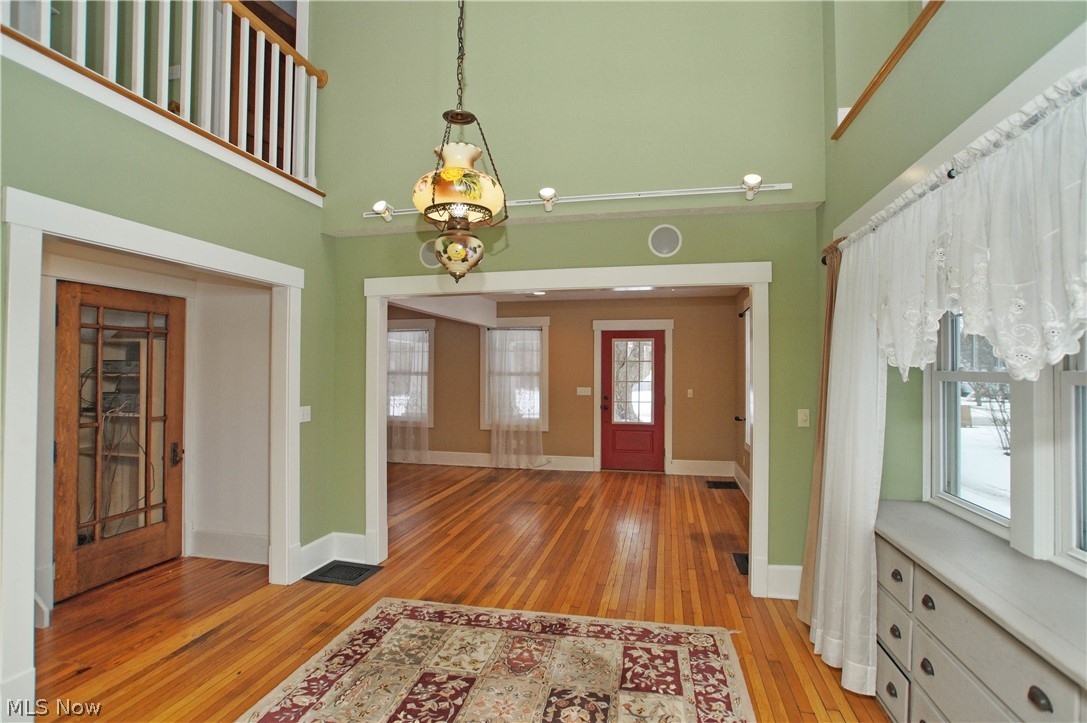 5257 Lockwood Road Madison, OH 44057 - Photo 4 of 35 Elegant 2-story Dining Room.