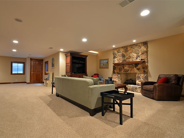 1260 Aberdeen Road Inverness, IL 60067 - Photo 17 of 23 a living room with furniture and a flat screen tv