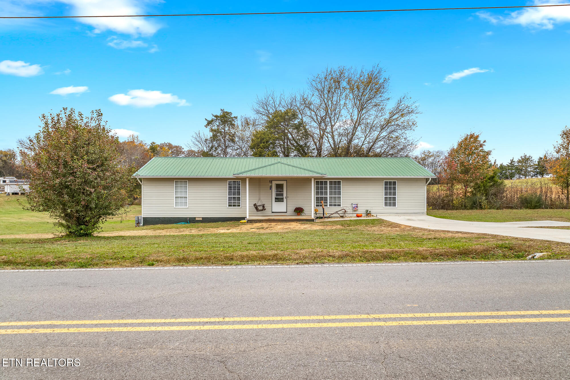 925 Oak Grove Road Madisonville, TN 37354 - Photo 2 of 29 925 Oak Grove Rd-22