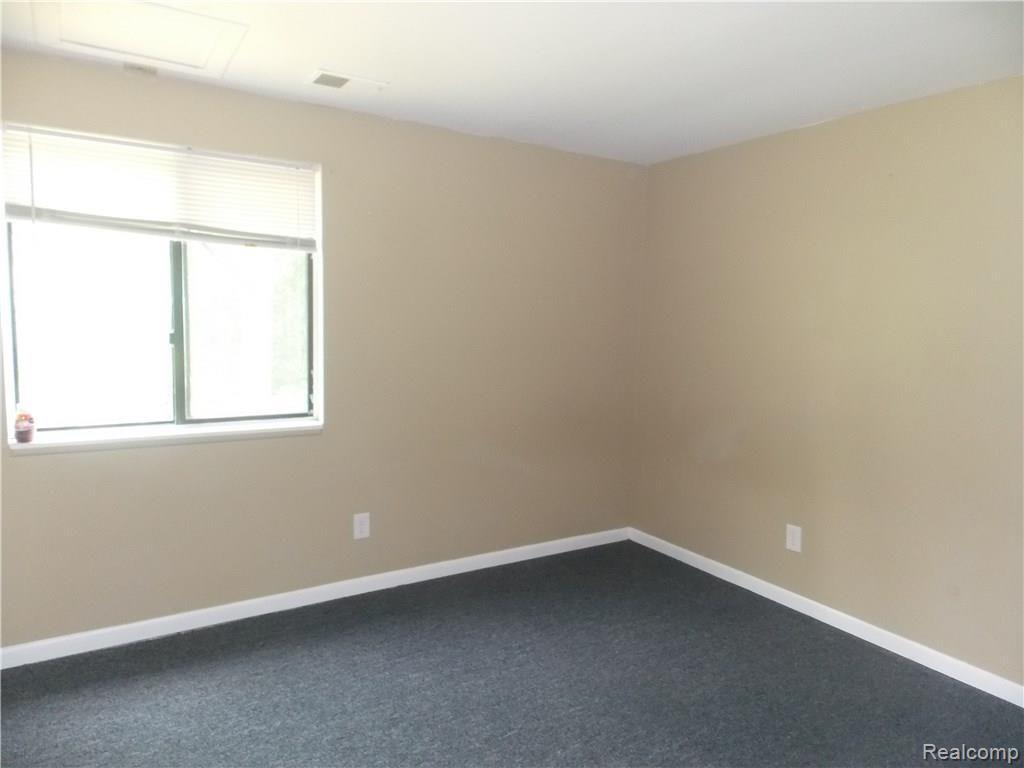 650 North Conklin Road Lake Orion, MI 48362 - Photo 14 of 17 033.JPG