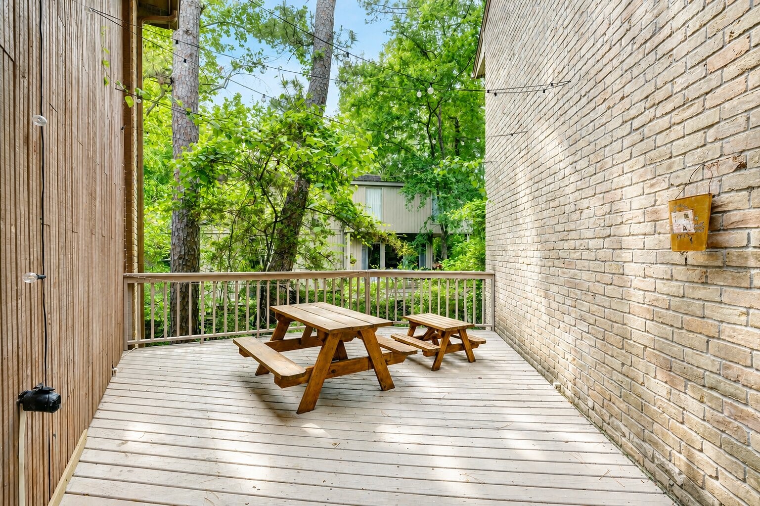 201 Vanderpool Lane, Unit 130 Houston, TX 77024 - Photo 16 of 41 This secluded 22' x 17' outdoor deck just off the kitchen and breakfast is large enough to accommodate spaces for both al-fresco dining and an expansive outdoor living area.