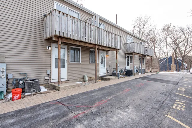 $182,500 | 149 Forest Avenue, Unit B, Fox Lake, IL 60020