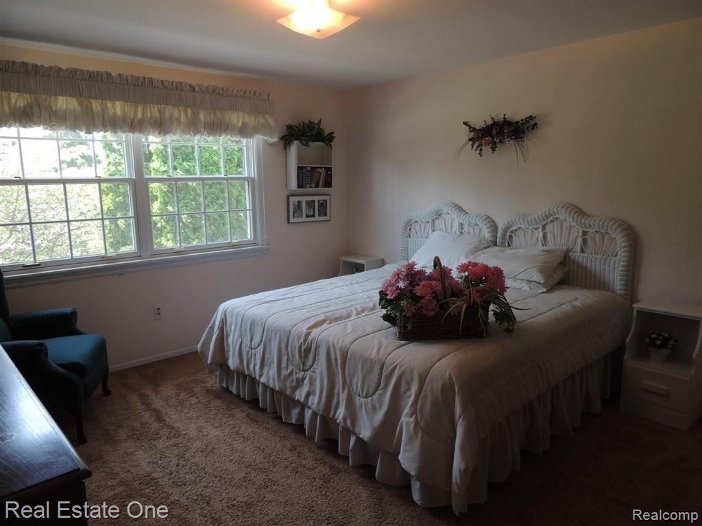 833 Hampton Circle Rochester, MI 48307 - Photo 16 of 20 Bedroom #3