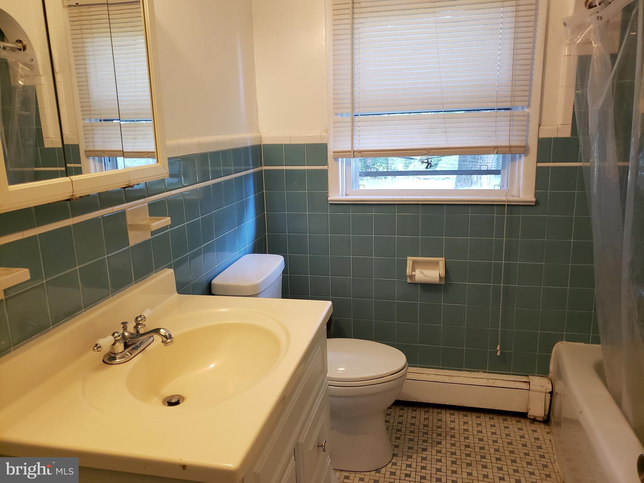 101 Green Lane Trenton, NJ 08638 - Photo 13 of 21 Bath