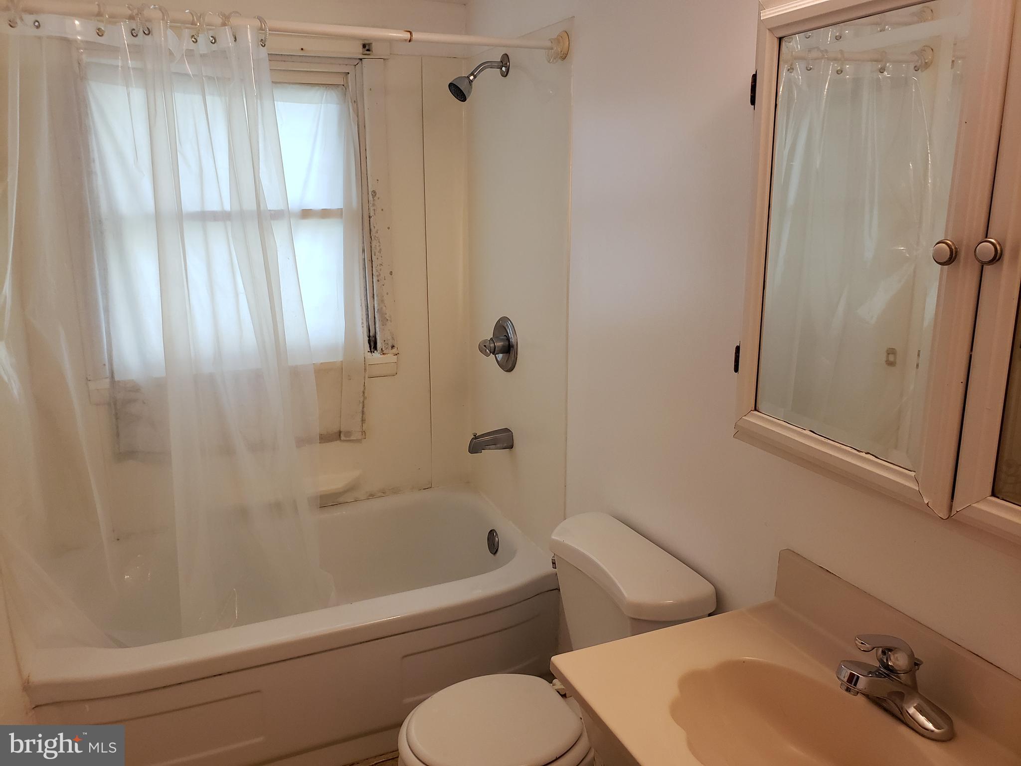 101 Green Lane Trenton, NJ 08638 - Photo 14 of 21 Bath