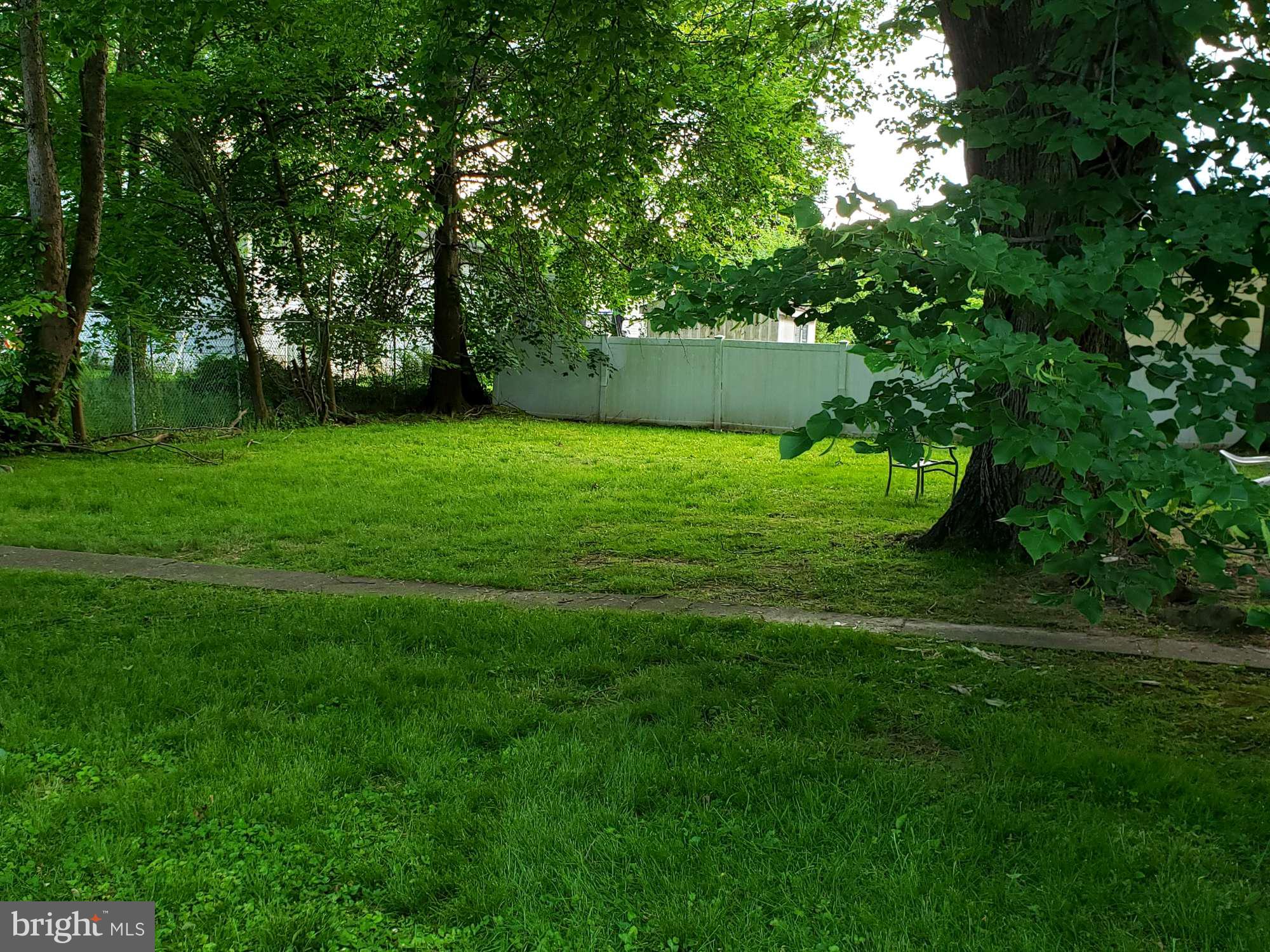 101 Green Lane Trenton, NJ 08638 - Photo 21 of 21 Large Back Yard