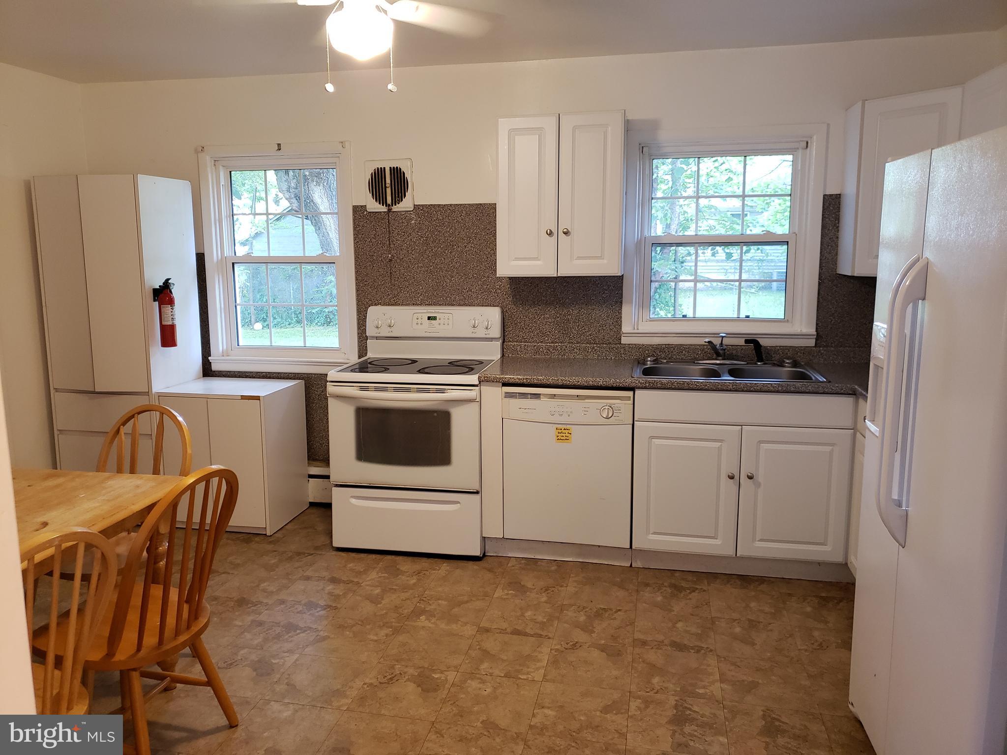 101 Green Lane Trenton, NJ 08638 - Photo 4 of 21 Eat In Kitchen