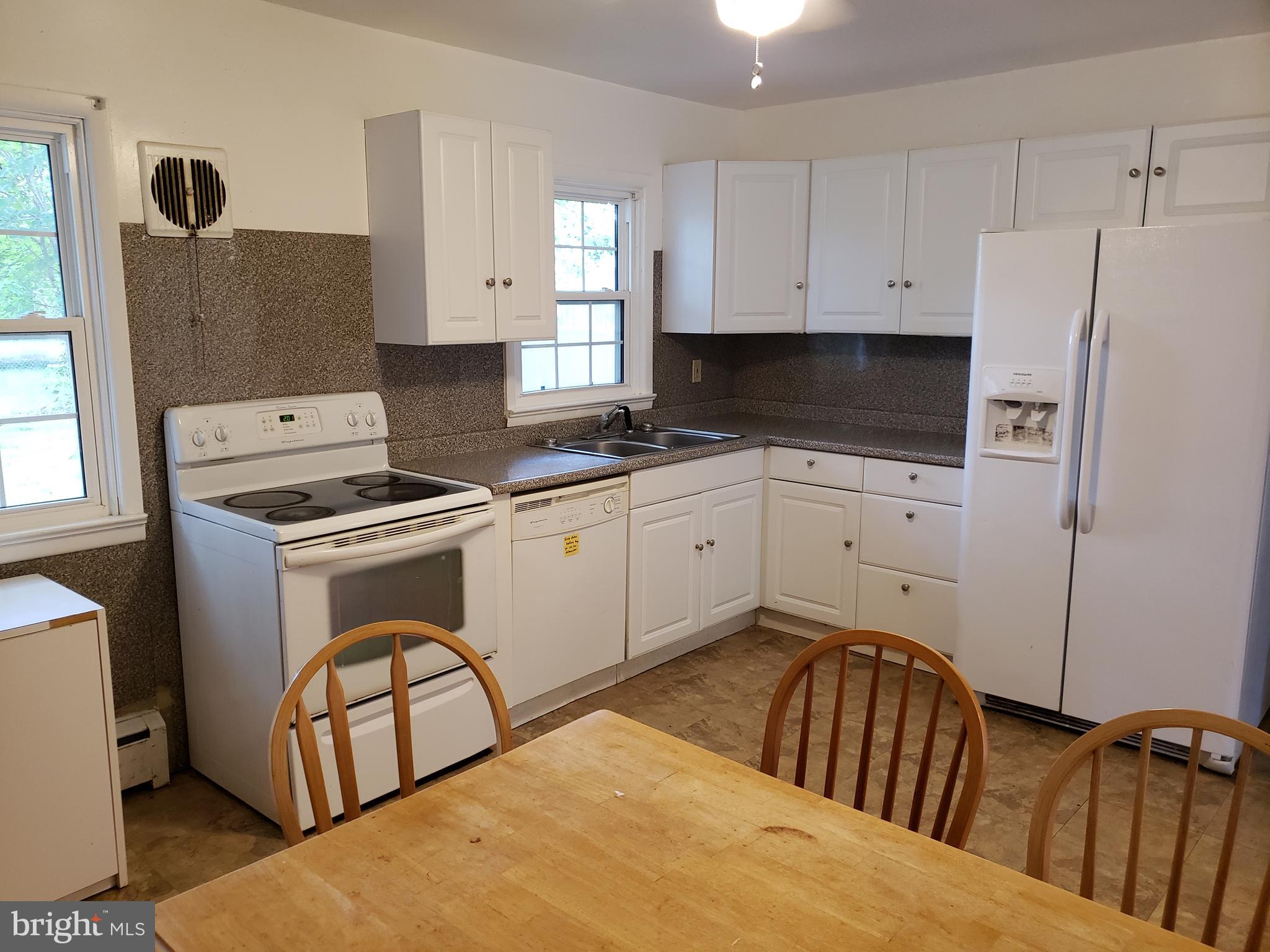 101 Green Lane Trenton, NJ 08638 - Photo 5 of 21 Eat In Kitchen