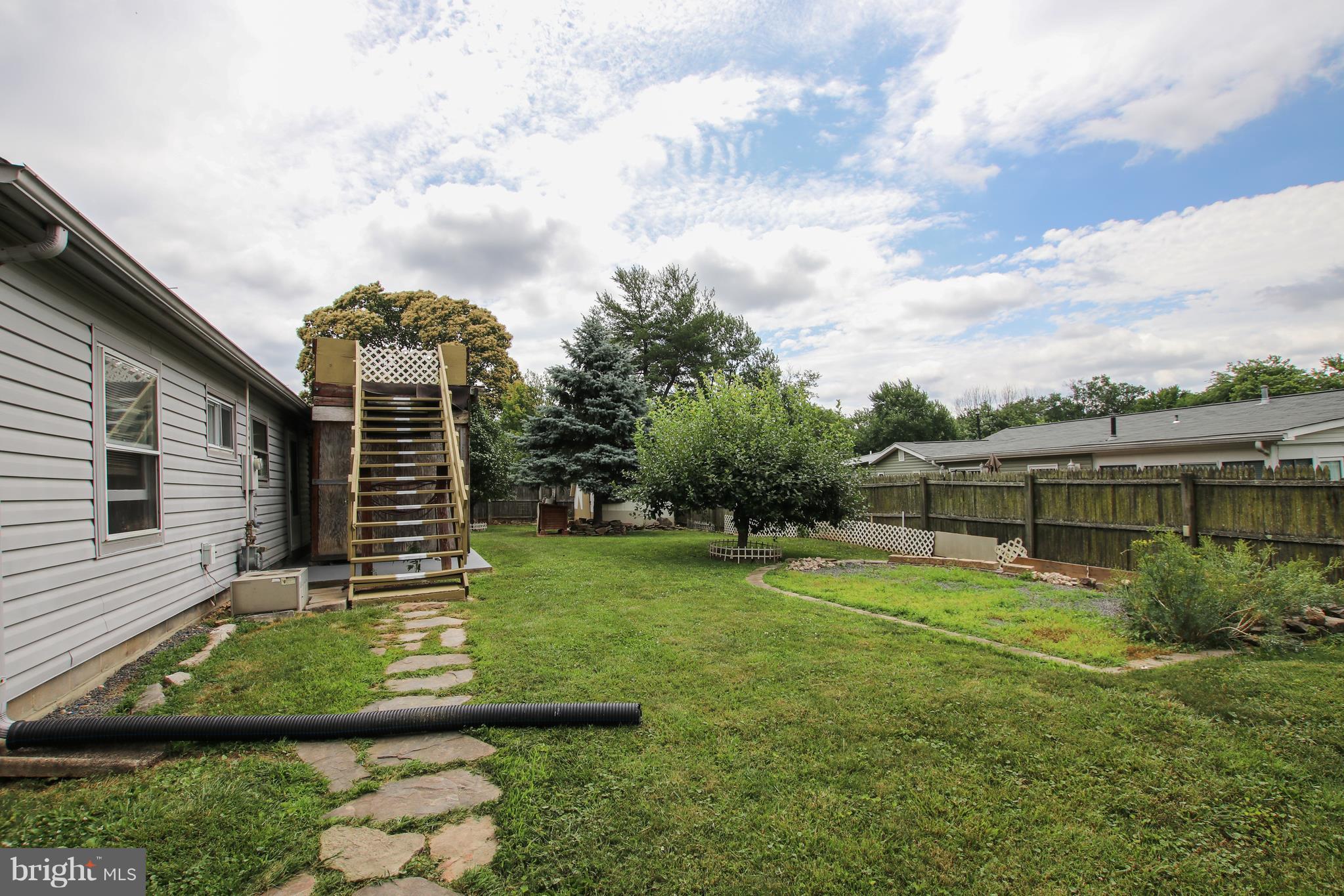 601 West Church Road Sterling, VA 20164 - Photo 17 of 21 Exterior (Rear)