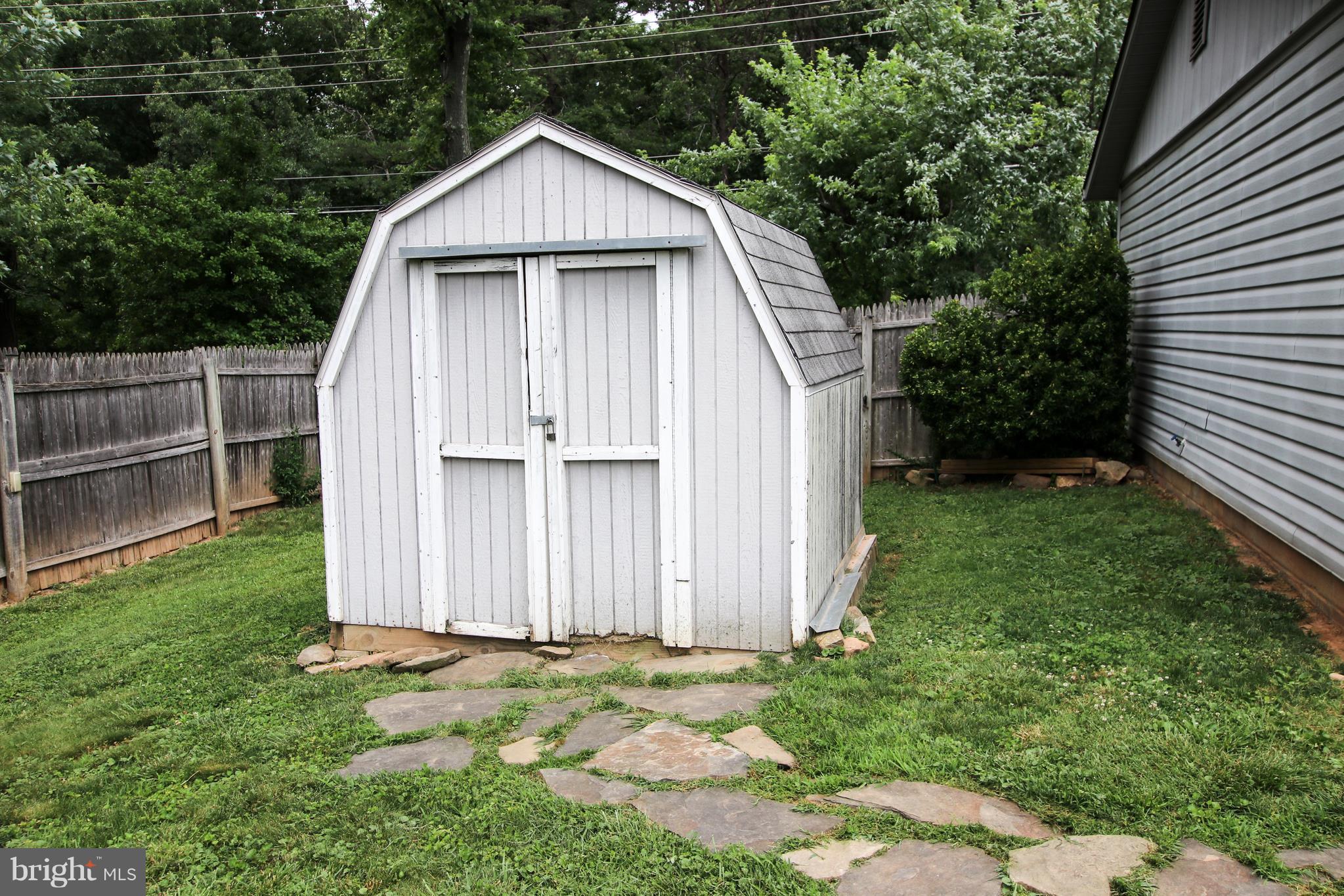 601 West Church Road Sterling, VA 20164 - Photo 18 of 21 Exterior (Rear)