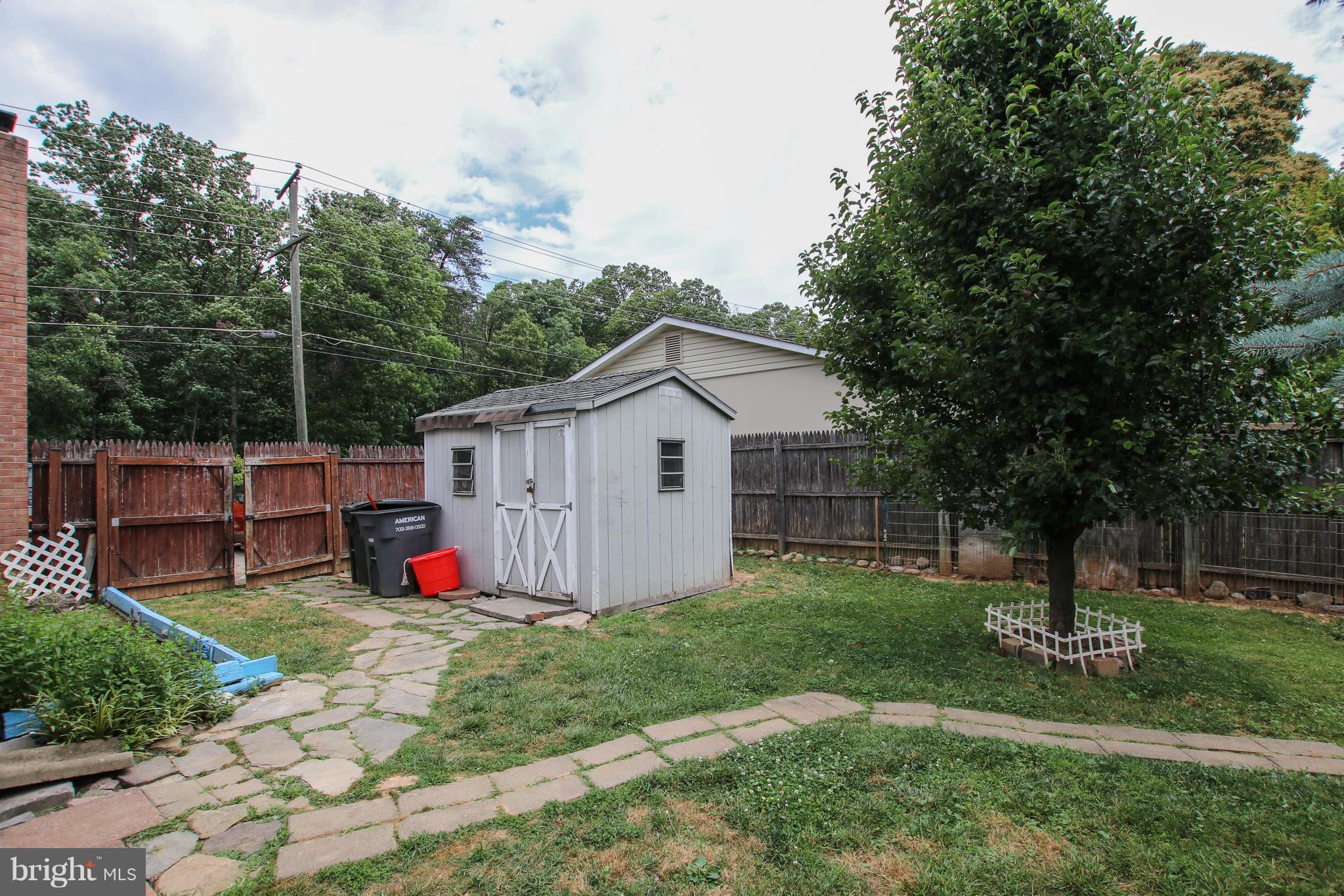 601 West Church Road Sterling, VA 20164 - Photo 19 of 21 Exterior (Rear)