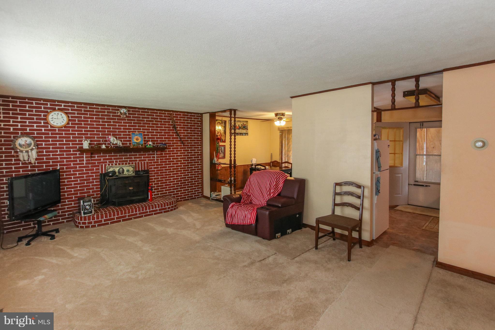 601 West Church Road Sterling, VA 20164 - Photo 5 of 21 Living Room