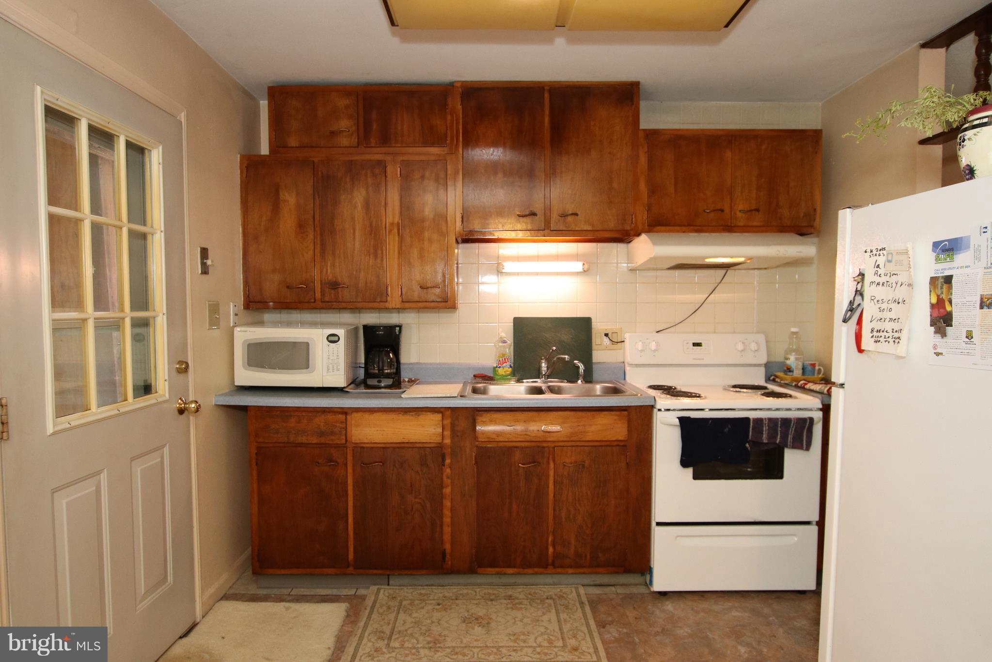 601 West Church Road Sterling, VA 20164 - Photo 8 of 21 Kitchen