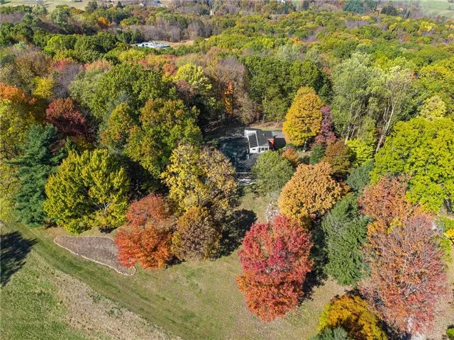 a picture of a wall with a white wall