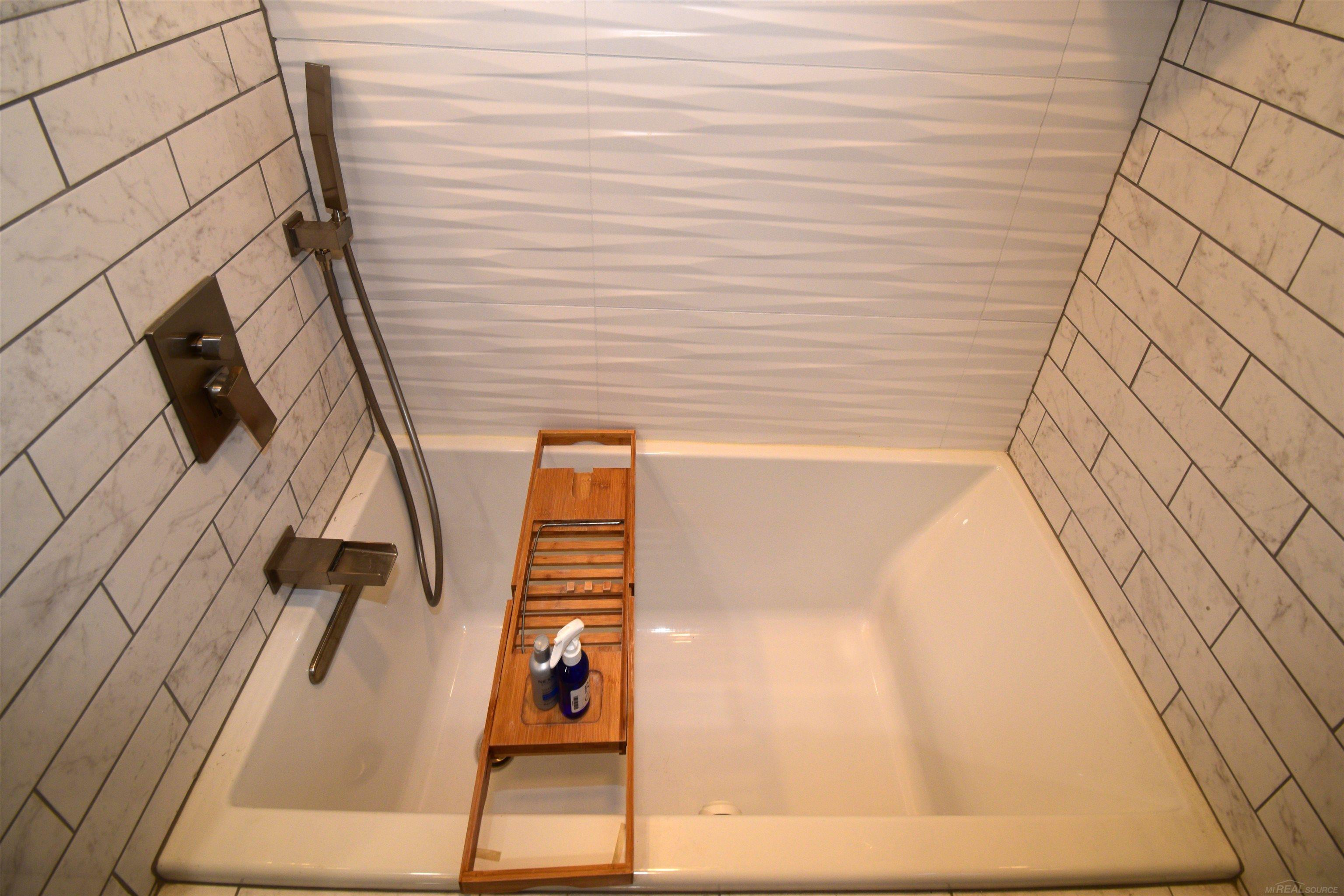 855 Harcourt Road Grosse Pointe Park, MI 48230 - Photo 13 of 68