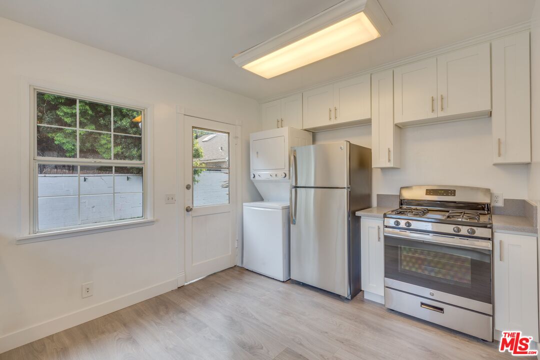 4179 Ince Boulevard, Unit 1/2 Culver City, CA 90232 - Photo 7 of 15 a kitchen with a stove a refrigerator and a stove top oven