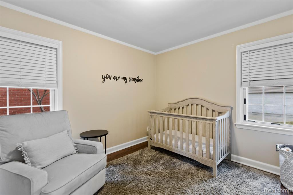 1395 Roslyn Road Grosse Pointe Woods, MI 48236 - Photo 18 of 43