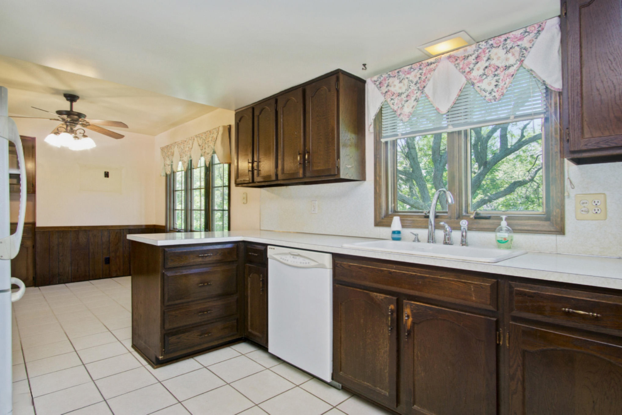 228 Country Club Road Holland, MI 49423 - Photo 2 of 40 DSC09702_3