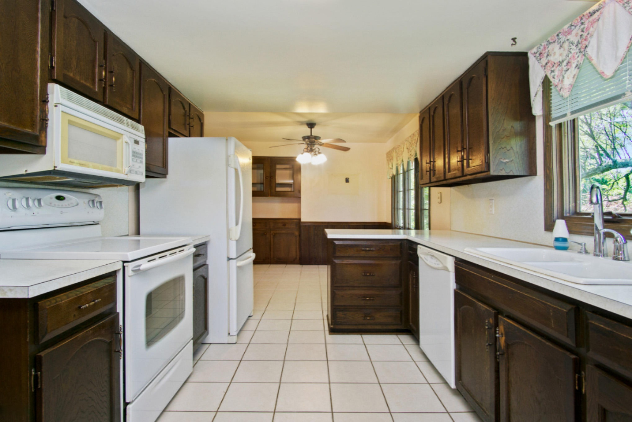 228 Country Club Road Holland, MI 49423 - Photo 3 of 40 DSC09704_5