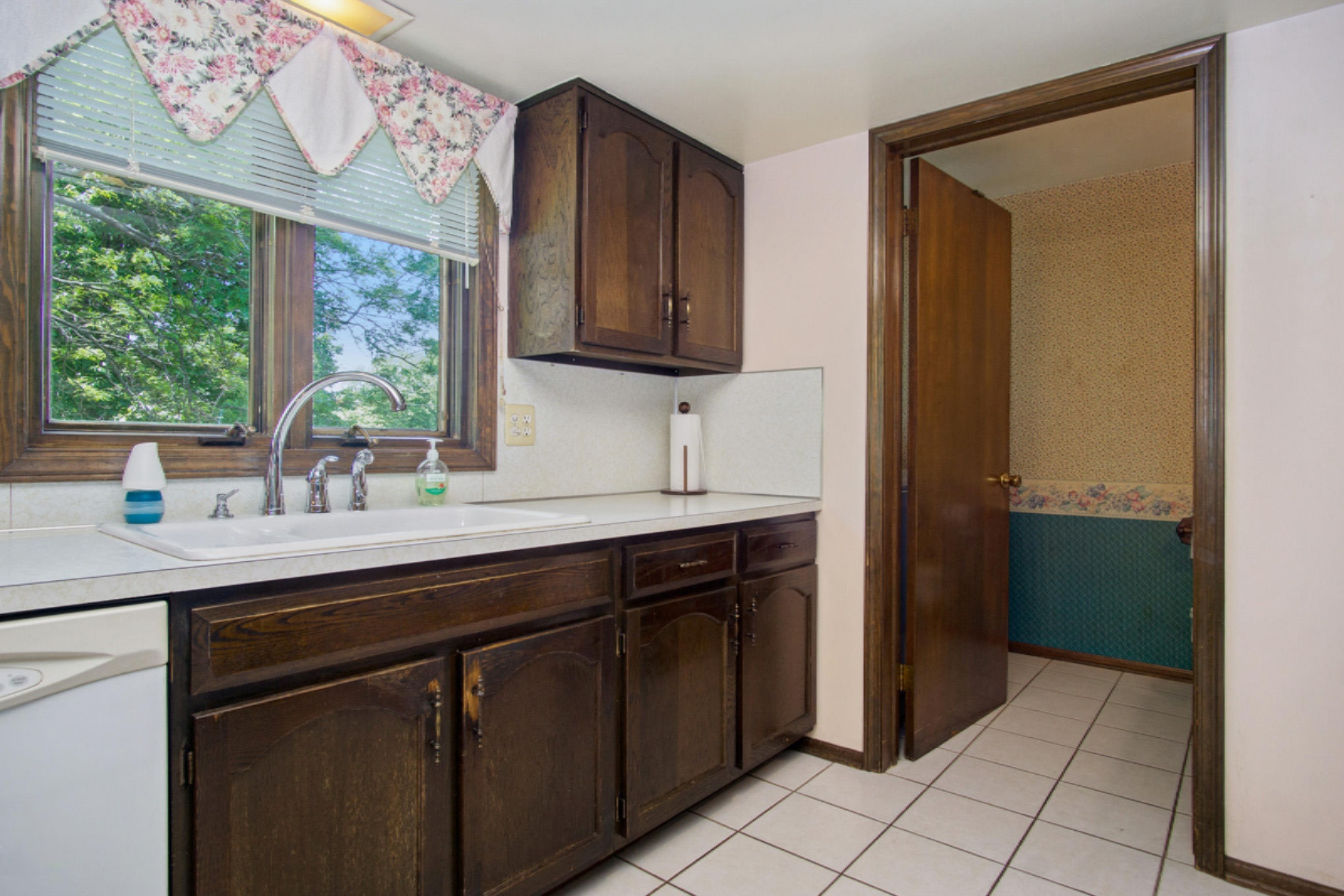 228 Country Club Road Holland, MI 49423 - Photo 5 of 40 DSC09708_9