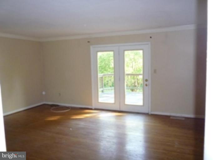 439 Colonial Ridge Lane, Unit 46 Arnold, MD 21012 - Photo 5 of 10 Living Room