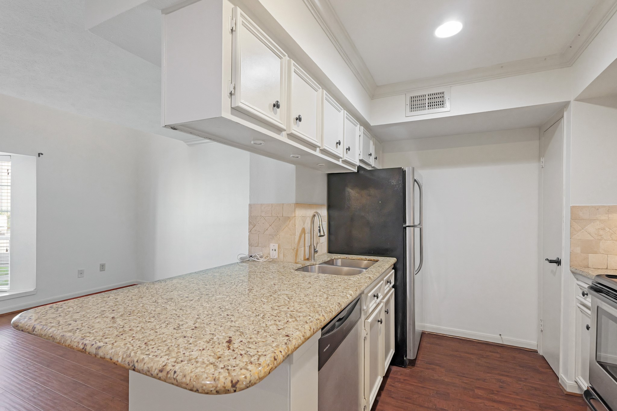 2800 Jeanetta Street, Unit 1402 Houston, TX 77063 - Photo 12 of 29 a view of kitchen and utility room