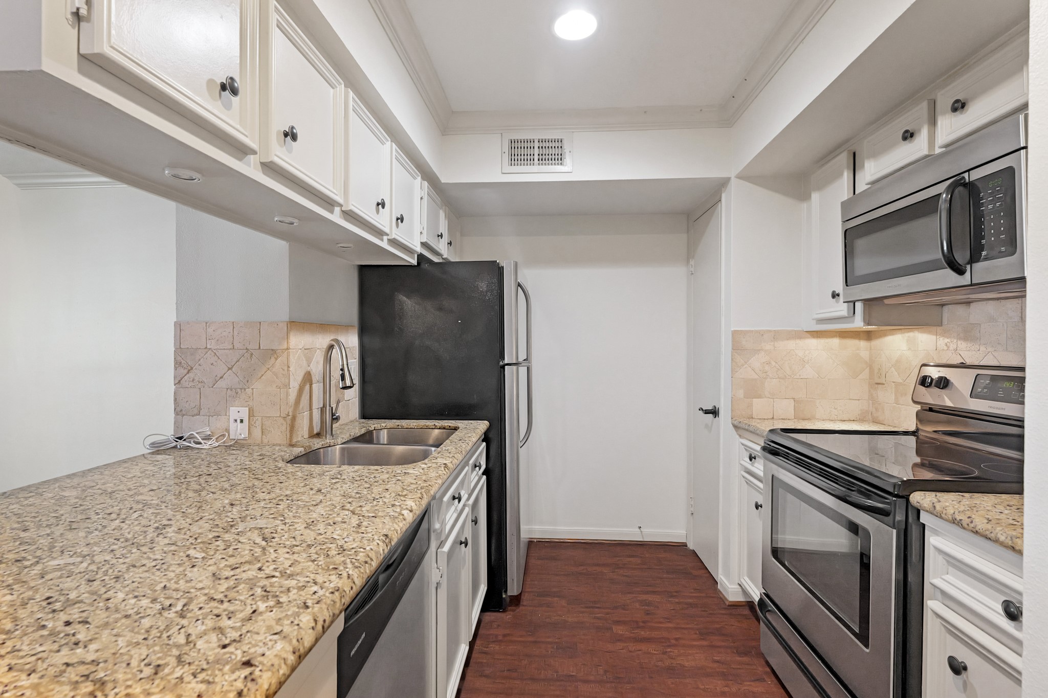 2800 Jeanetta Street, Unit 1402 Houston, TX 77063 - Photo 13 of 29 a kitchen with stainless steel appliances granite countertop a sink stove and refrigerator