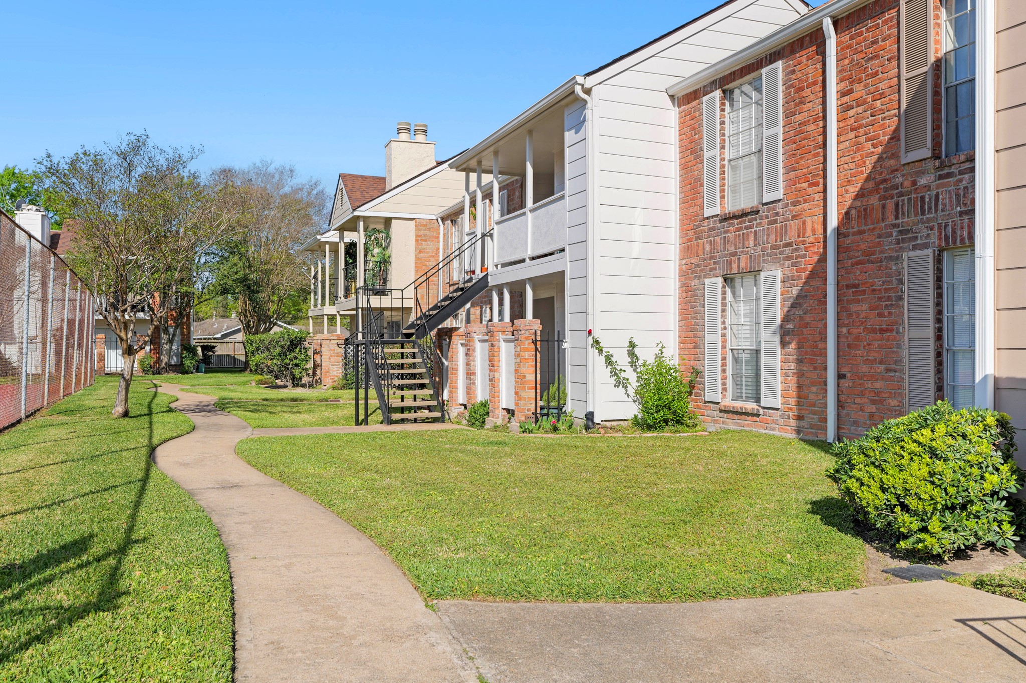 2800 Jeanetta Street, Unit 1402 Houston, TX 77063 - Photo 20 of 29 a front view of a building with a garden