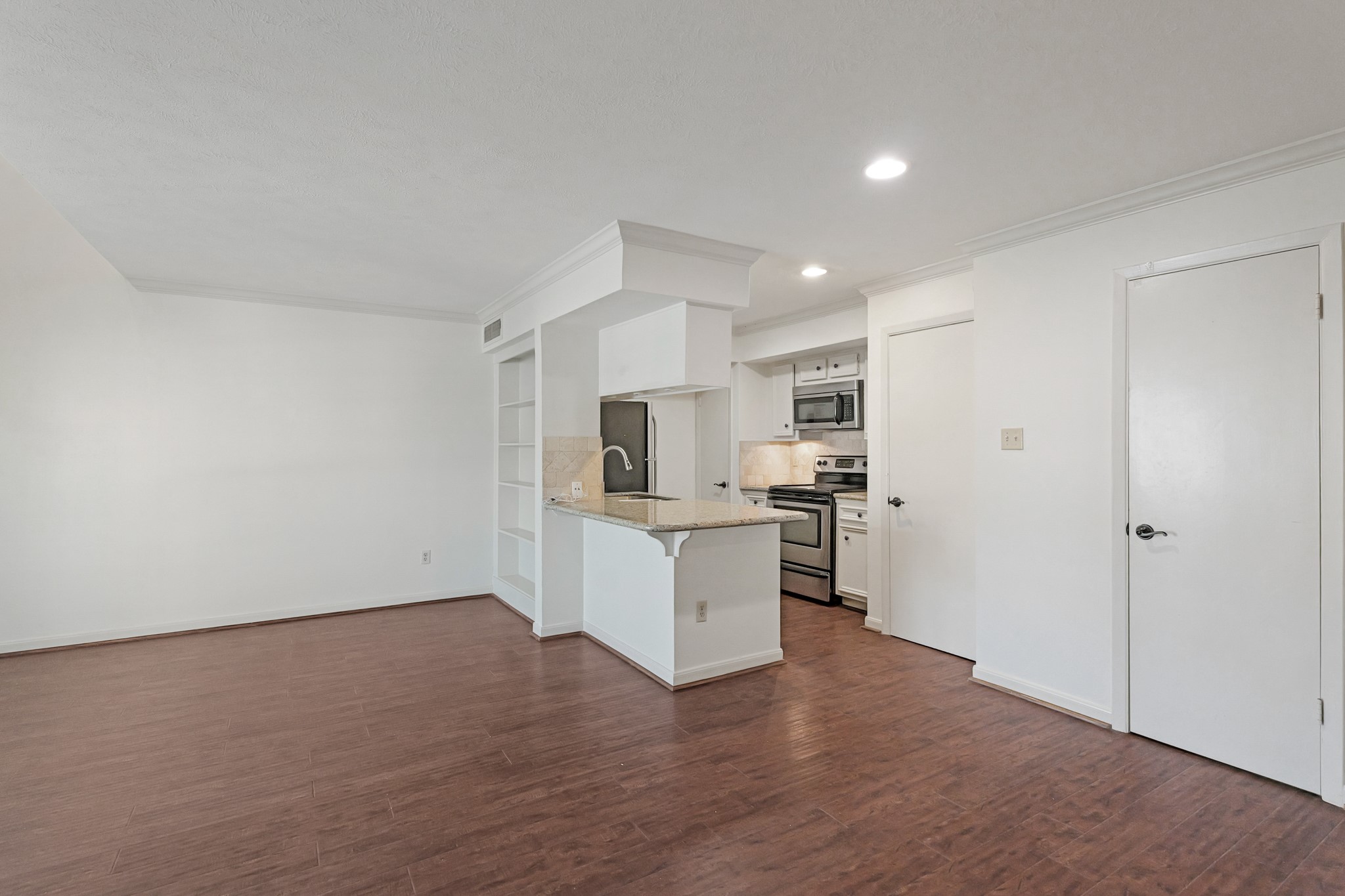 2800 Jeanetta Street, Unit 1402 Houston, TX 77063 - Photo 7 of 29 a view of kitchen with wooden floor