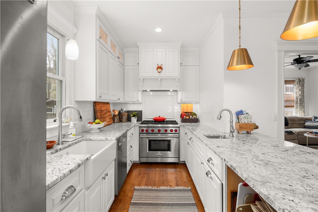 7 Bliss Road Newport, RI 02840 - Photo 11 of 41