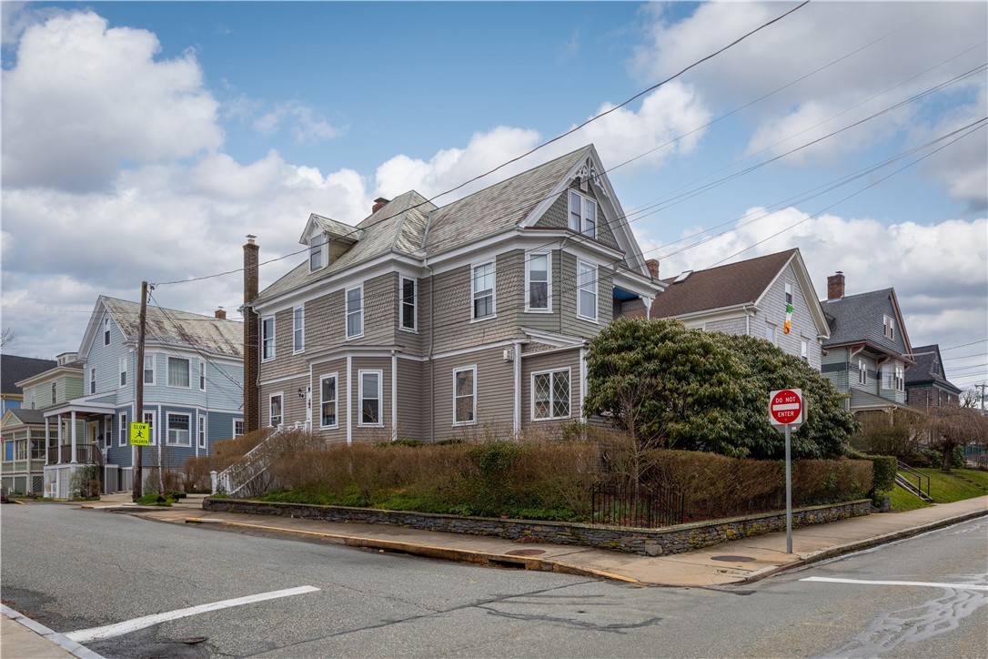 7 Bliss Road Newport, RI 02840 - Photo 4 of 41