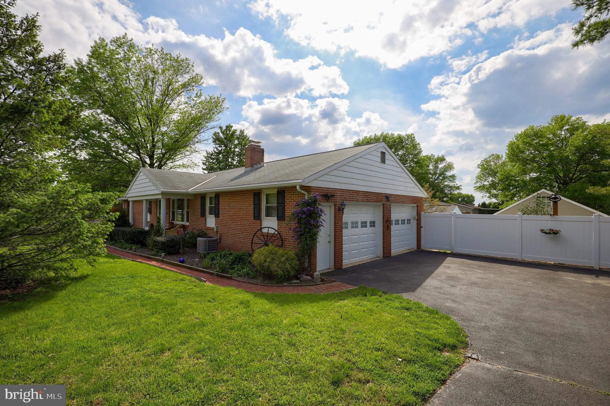 2309 Willow Road York, PA 17408 - Photo 2 of 33
