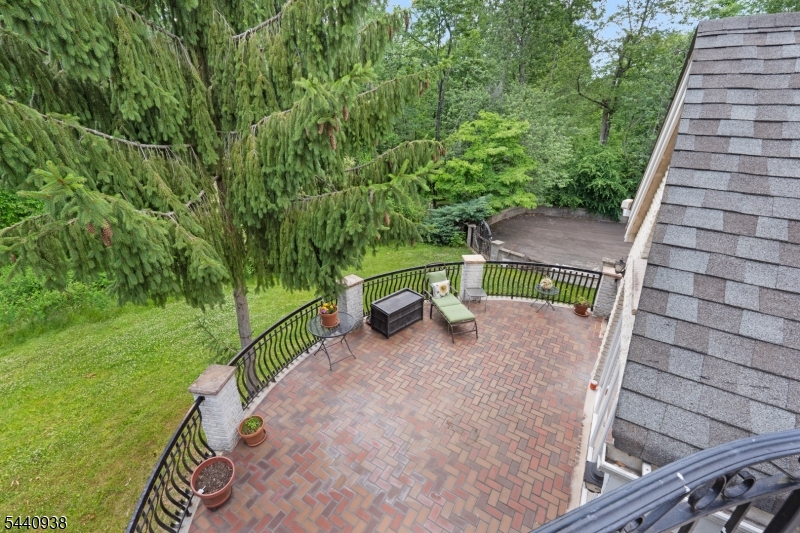 10 Loriann Road Warren, NJ 07059 - Photo 30 of 34