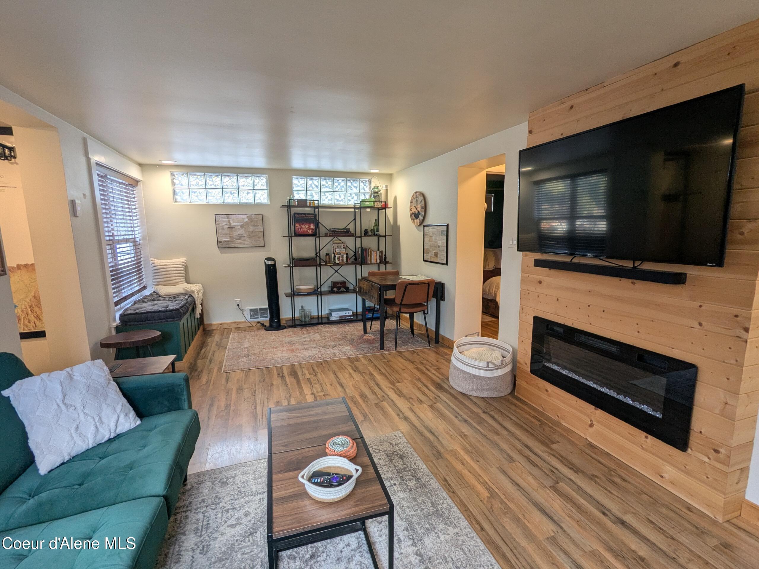 920 Pearl Street Wallace, ID 83873 - Photo 11 of 25 Living Room Pic 3
