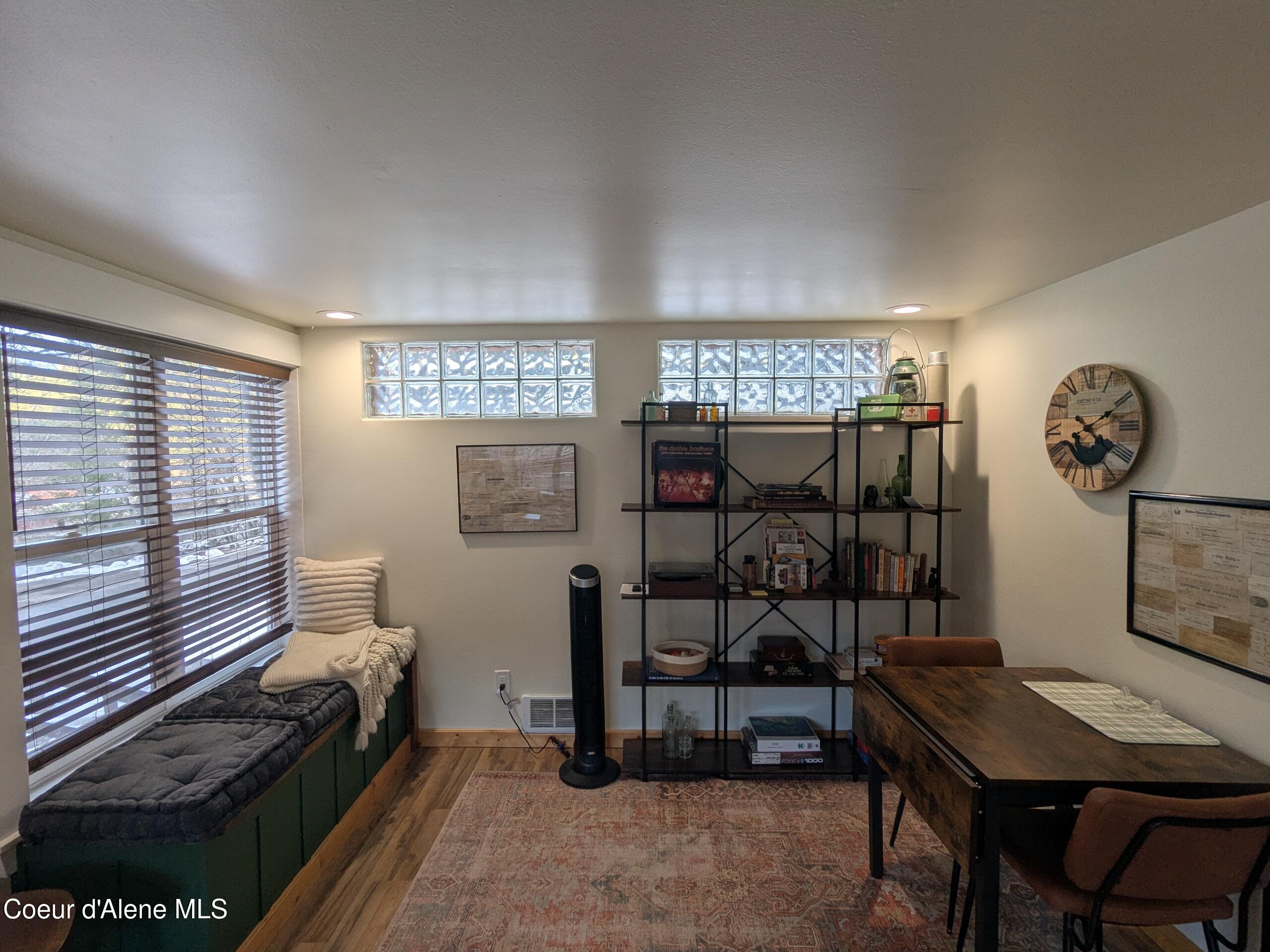 920 Pearl Street Wallace, ID 83873 - Photo 13 of 25 Living Room Pic 5