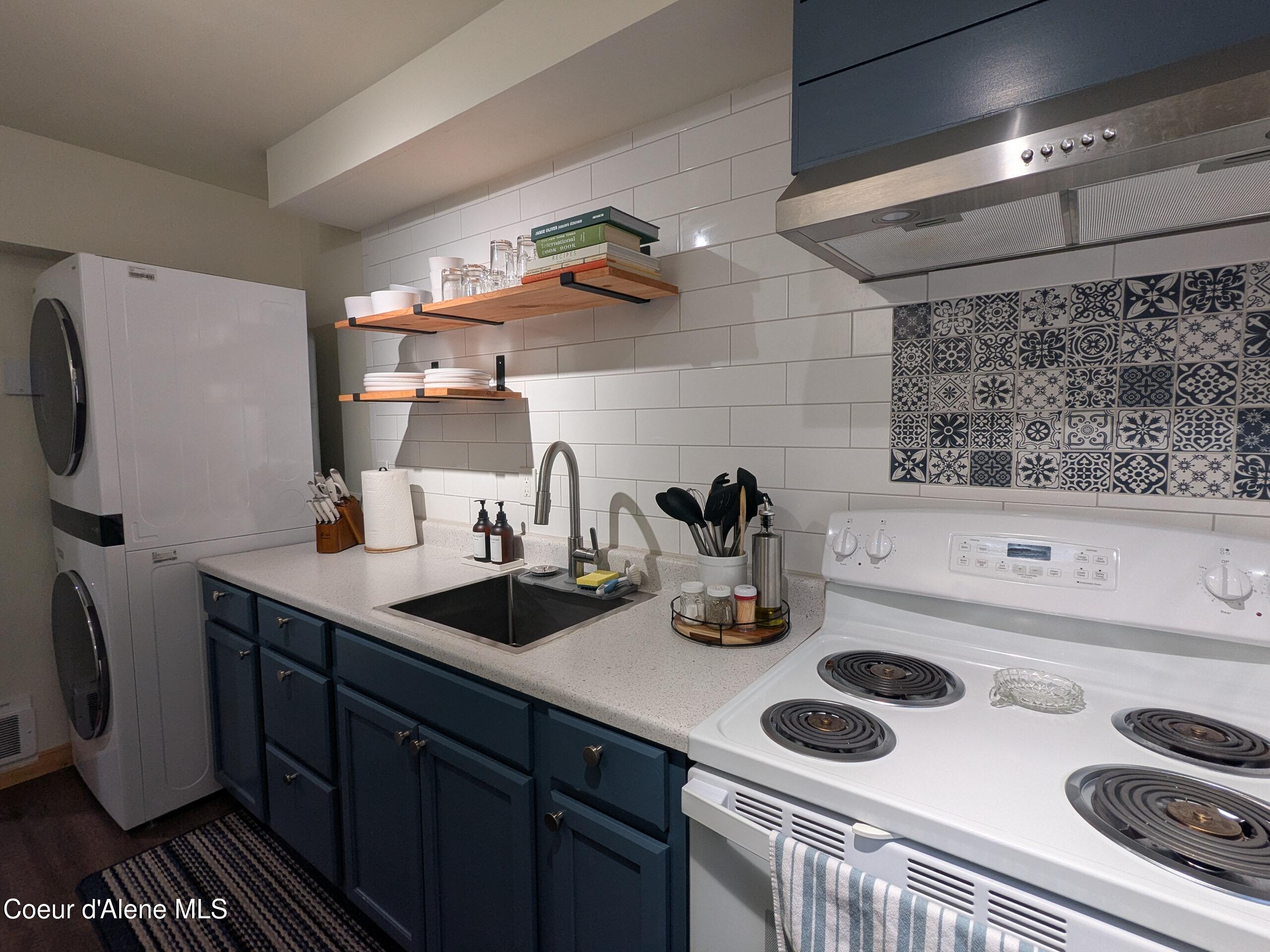920 Pearl Street Wallace, ID 83873 - Photo 17 of 25 Kitchen Pic 4