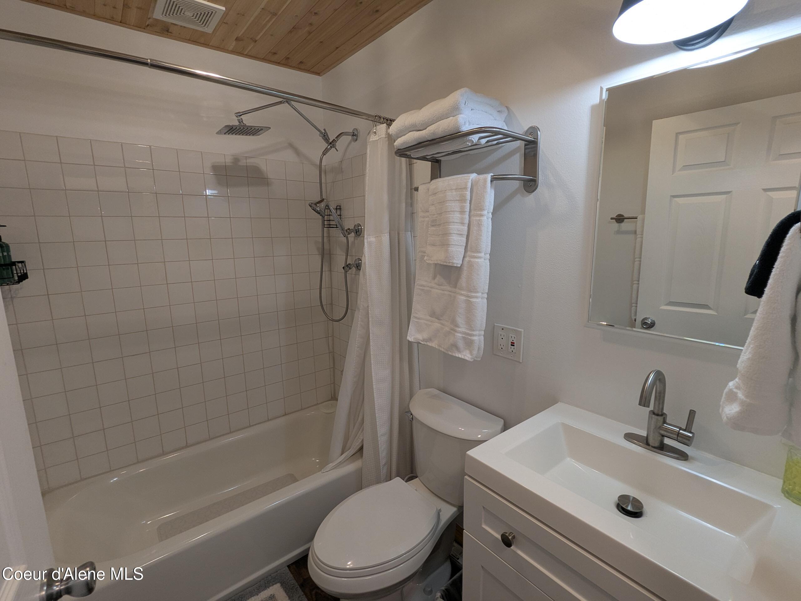 920 Pearl Street Wallace, ID 83873 - Photo 22 of 25 Bathroom