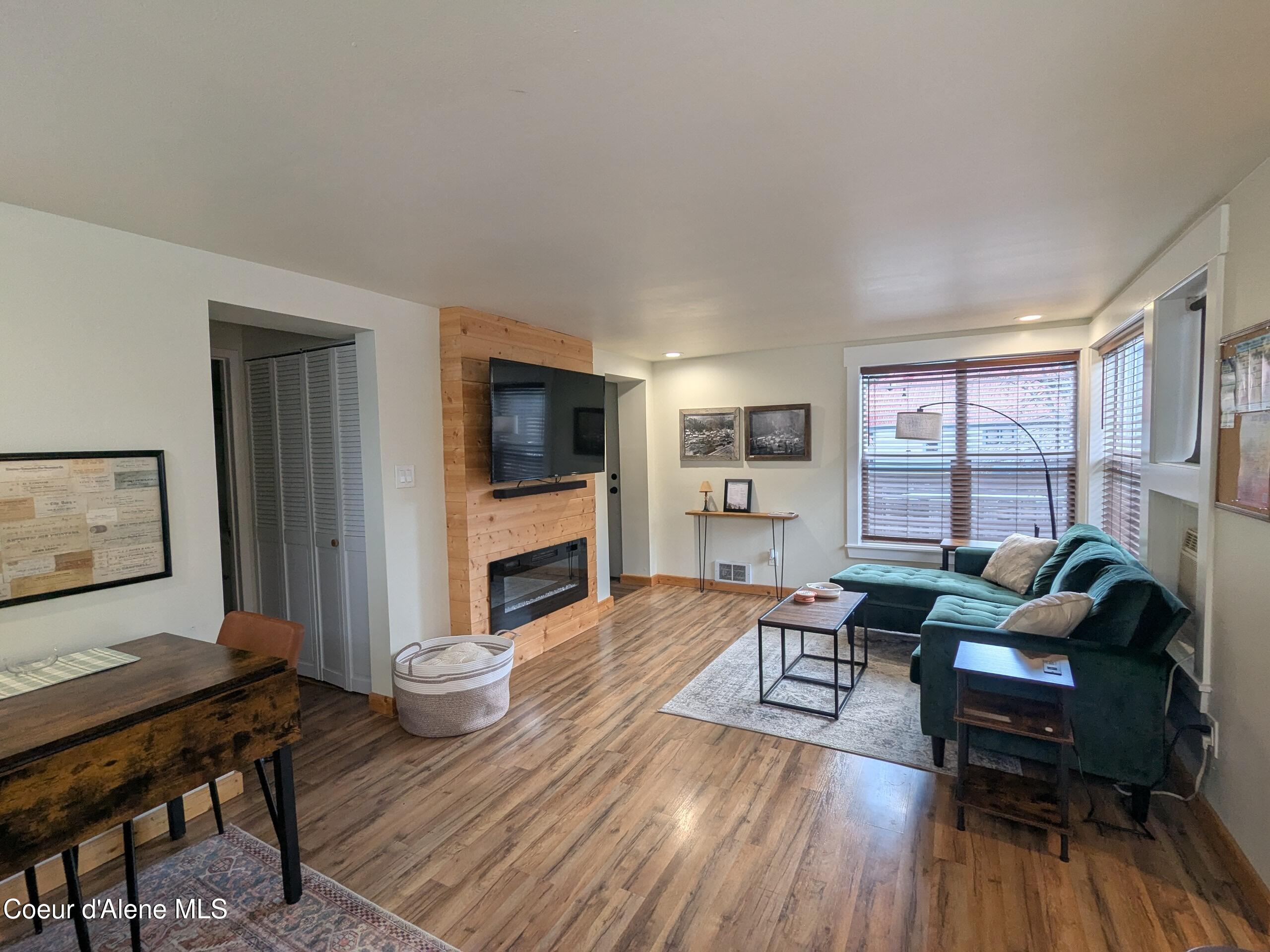 920 Pearl Street Wallace, ID 83873 - Photo 9 of 25 Living Room Pic 1