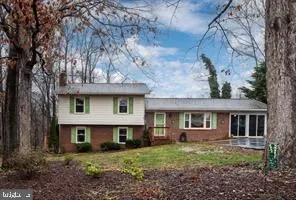 $2,990 | 1705 Sherwood Drive, Fredericksburg, VA 22405