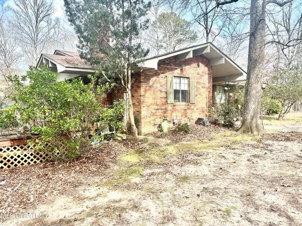 $229,000 | 717 Lakewood Drive Northeast, Brookhaven, MS 39601