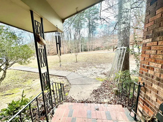 $249,000 | 717 Lakewood Drive Northeast, Brookhaven, MS 39601