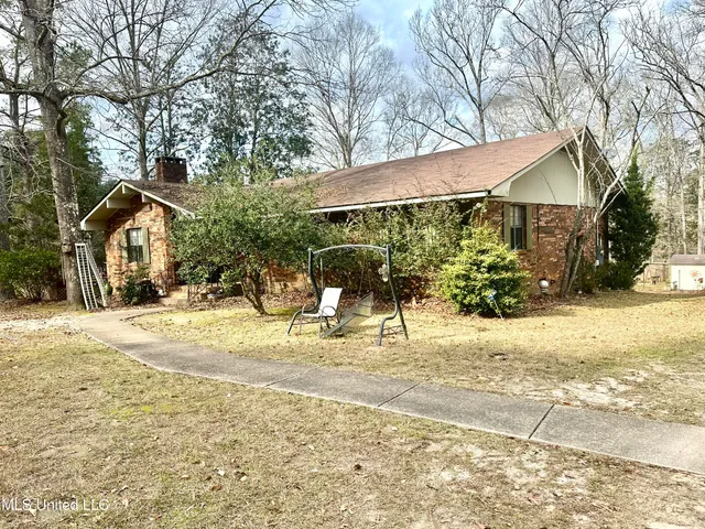 $249,000 | 717 Lakewood Drive Northeast, Brookhaven, MS 39601