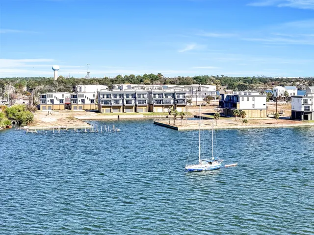 $775,000 | 4411 Anthony Ct Lane, Seabrook, TX 77586