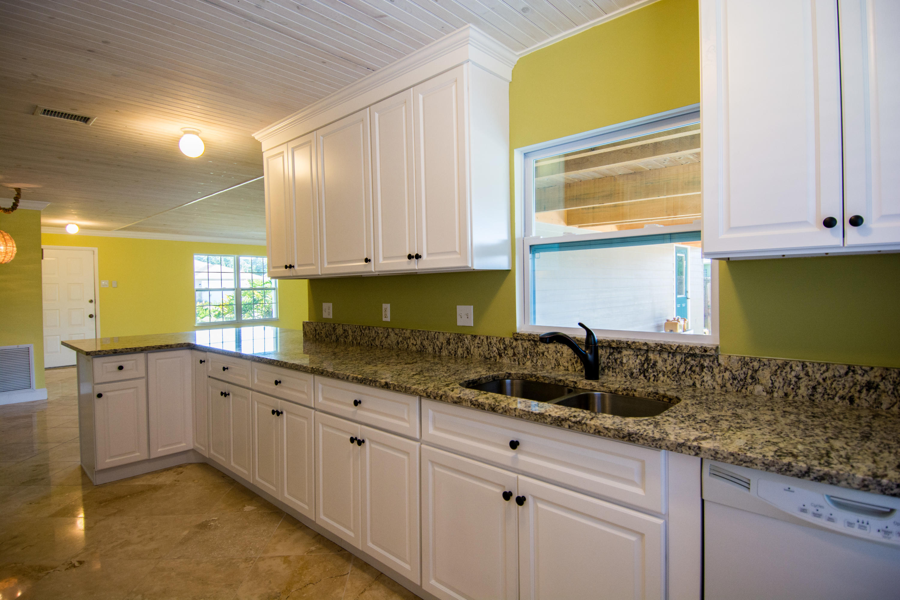 638 Southwest Dairy Road Port St. Lucie, FL 34953 - Photo 13 of 38 05_Kitchen (7)
