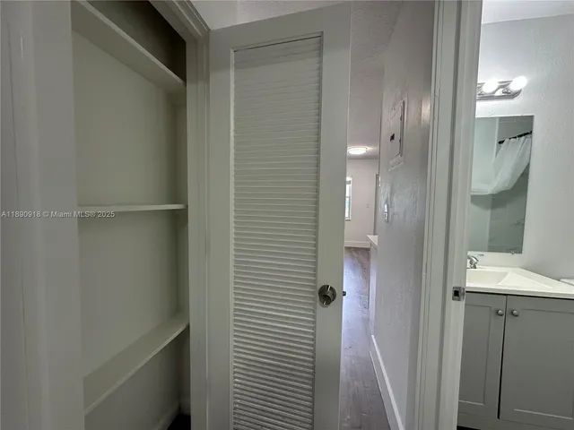 $1,650 | 3660 Northeast 11th Avenue, Unit 6, Oakland Park, FL 33334