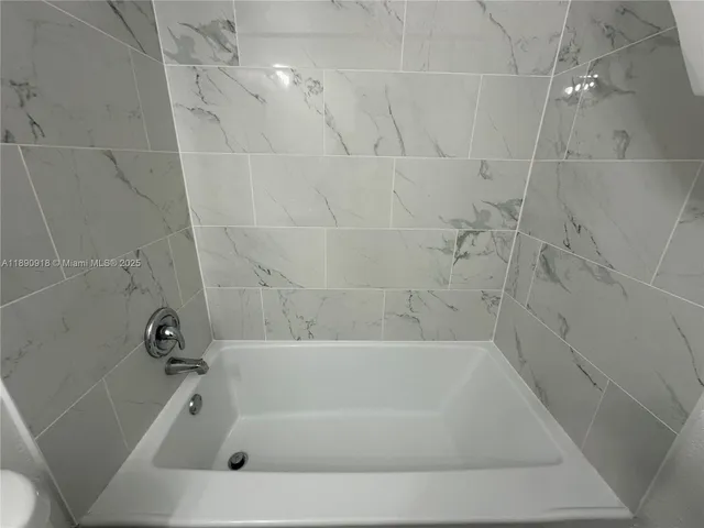 $1,650 | 3660 Northeast 11th Avenue, Unit 6, Oakland Park, FL 33334