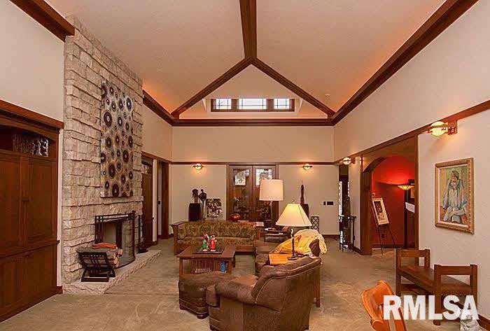 5285 Crow Creek Road Bettendorf, IA 52722 - Photo 9 of 24 Gallery Image 9